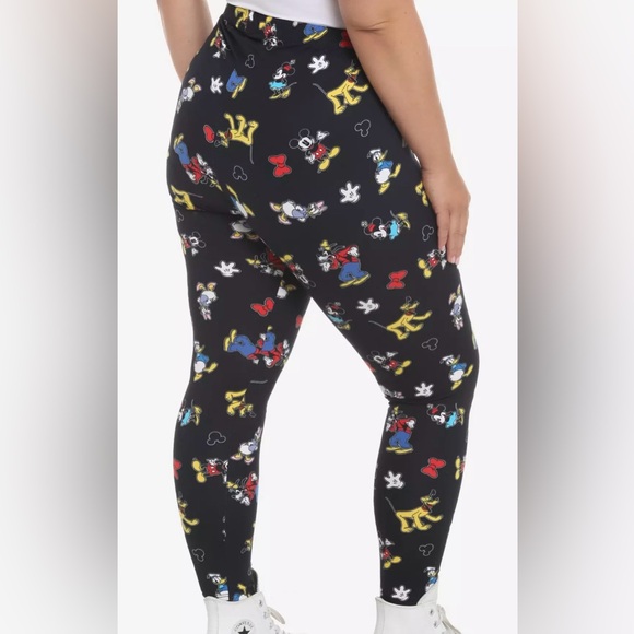 NWT Her Universe Disney Mickey And Friends AOP leggings 2x/5X - Picture 2 of 14